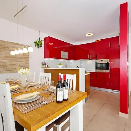 Lucia Marea Villa