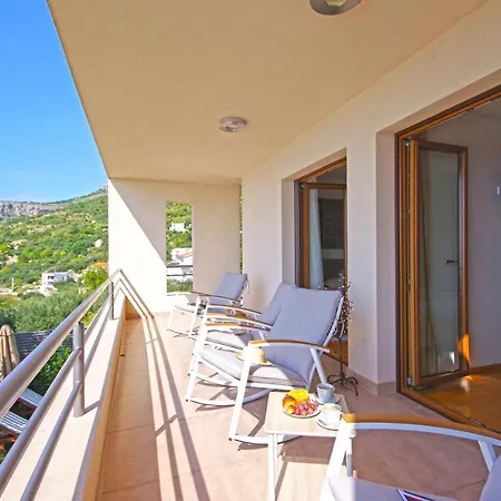 Lucia Marea Villa
