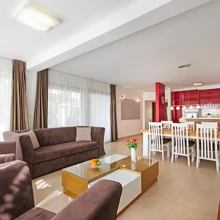 Lucia Marea Villa Makarska