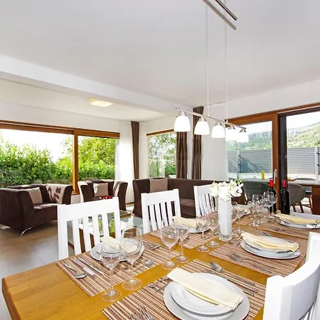Villa Lucia Marea Makarska